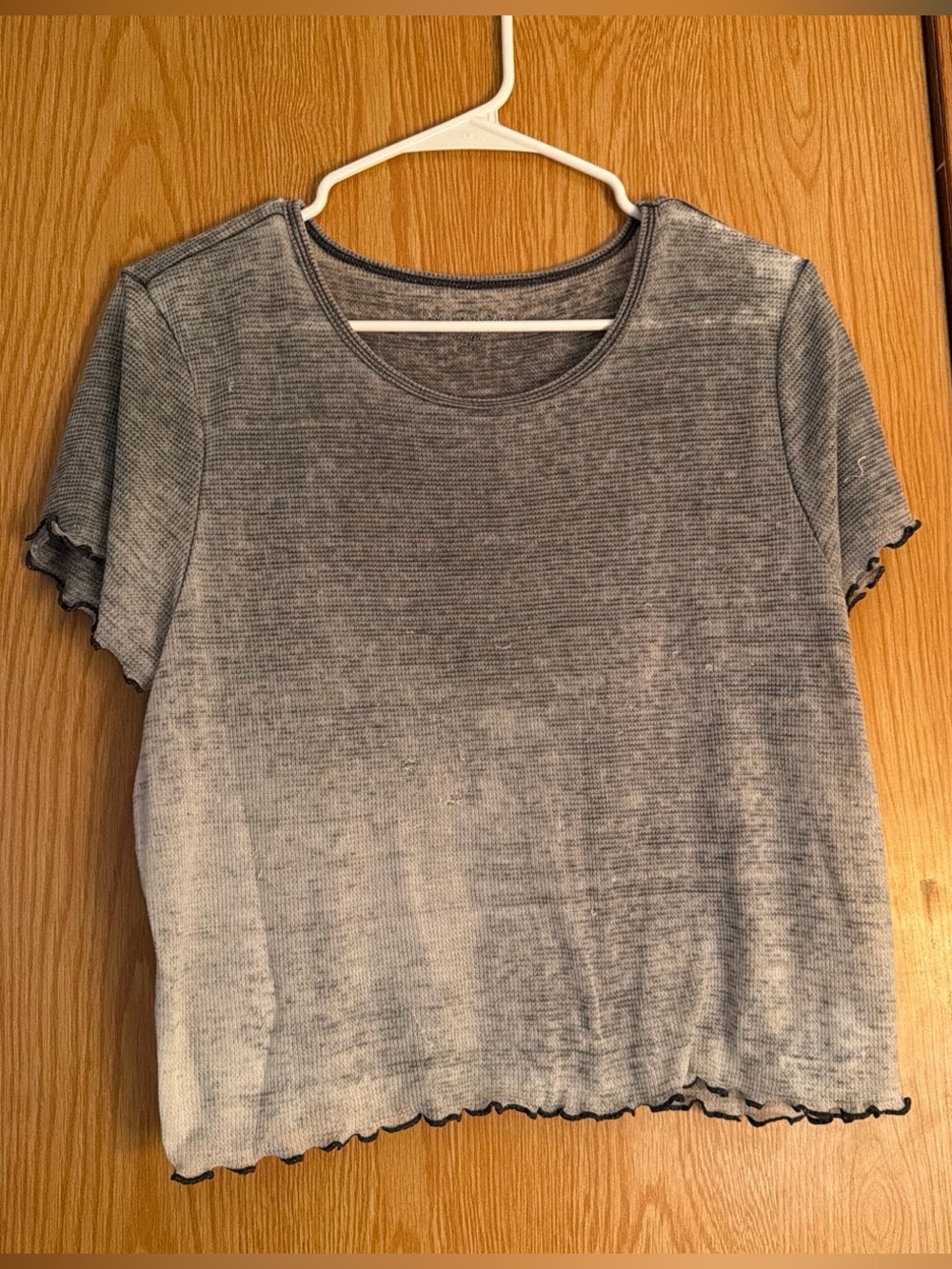 American Eagle Outfitters Gray Ribbed Crop Tee with Lettuce Hem